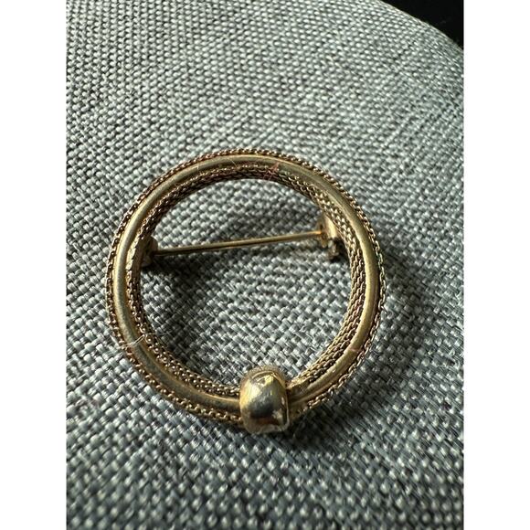Vintage Gold Tone Mesh Circle Brooch Pin Career Cocktail Retro Scarf Lapel - Picture 2 of 5